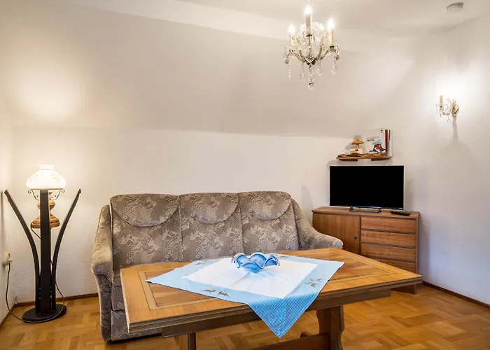 Lehmann Mit Blick Aufs Schloss * Гутах