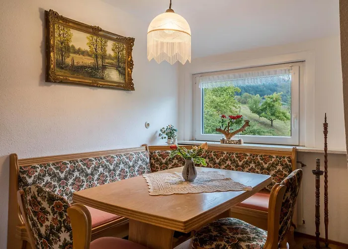 Lehmann Mit Blick Aufs Schloss *